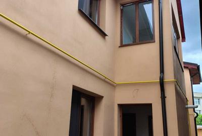 Casă cu 4 camere în Central - 2