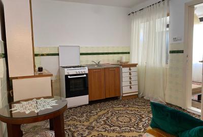 Casă cu 4 camere decomandat în Central - 2
