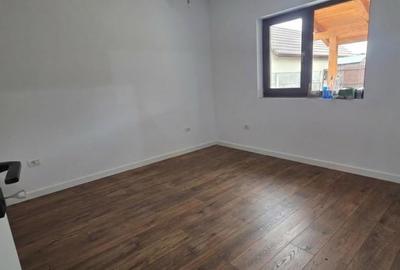 Duplex cu 3 camere cu Canalizare în Moșnița Nouă - 12