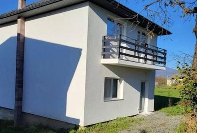 Casă cu 3 camere cu Teren 700 Mp în Groși - 4