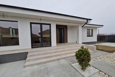 Casă cu Teren 430 Mp în Smeura - 2