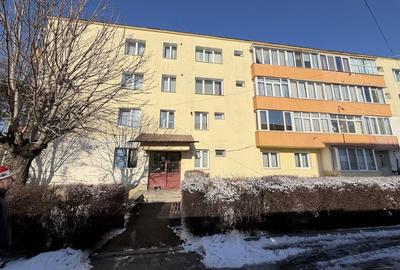Apartament cu 3 camere semidecomandat în Central - 1