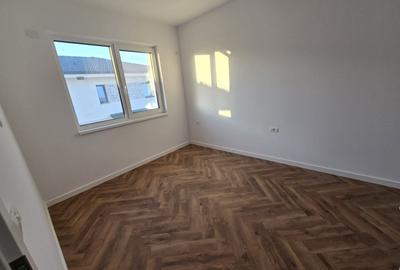 Duplex cu 3 camere cu Canalizare în Ghiroda - 3