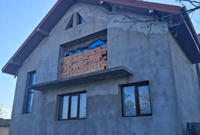 Casă cu 7 camere cu Teren 1118 Mp în Central - 8