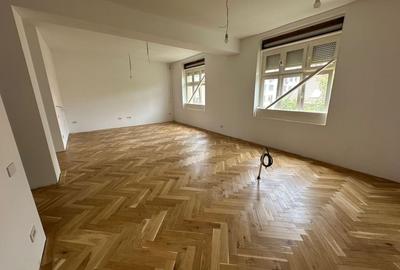 Apartament renovat în clădire istorică - are garaj - 2