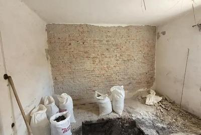 Casă cu 1 camere cu Teren 250 Mp în Petros