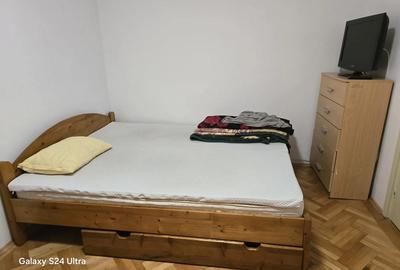 Apartament cu 2 camere semidecomandat în Berceni