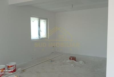 Duplex cu 7 camere cu Canalizare în Central - 4