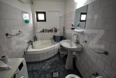 Casă cu 5 camere cu Teren 4000 Mp în Central - 9