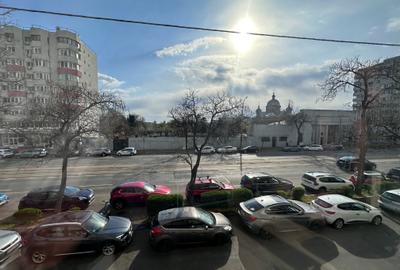 În blocul cu Mega Mare de pe Mihalache - 2