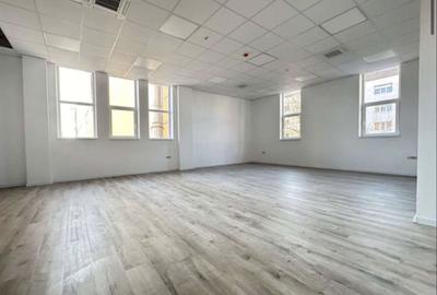Spațiu comercial, de 20 mp, în Central - 1