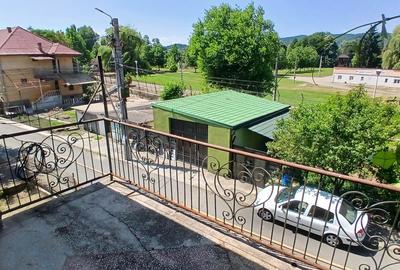 Casă individuală cu 5 camere cu Teren 360 Mp în Vest - 10