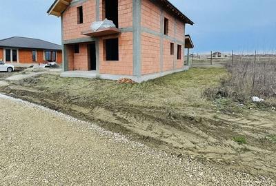 Casă cu 5 camere cu Canalizare în Exterior Est - 3