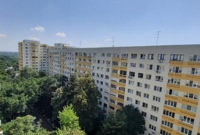Apartament cu 3 camere decomandat în Tei