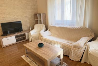 Apartament cu 3 camere semidecomandat în Aradului