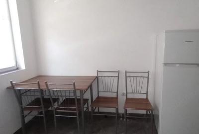 Apartament cu 2 camere decomandat în Florești