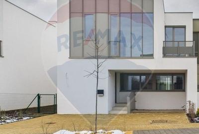 Casă cu 4 camere cu Piscina în Tunari - 2