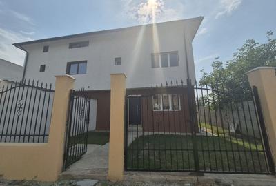 Casă individuală cu 4 camere cu Canalizare în Central