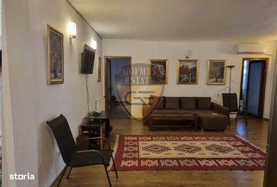 Apartament cu 3 camere decomandat în Palazu Mare