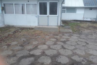 Spațiu comercial, de 140 mp, în Central - 4