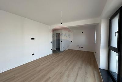 Apartament cu 2 camere decomandat în Tractorul - 2