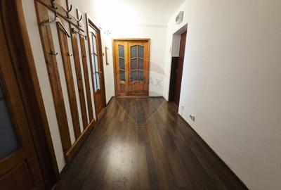 Apartament cu 2 camere de vanzare in zona 1 Mai - 5