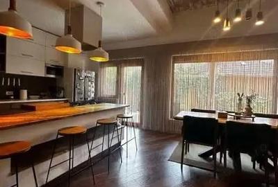 Casă cu Teren 7 Mp în Central - 2