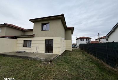 Casă cu 4 camere în Central