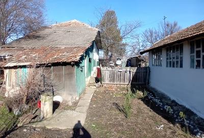 Casă cu 7 camere cu Teren 2171 Mp în Central