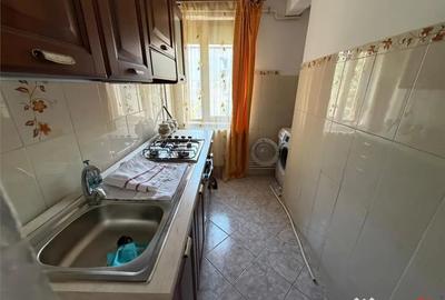 Apartament cu 3 camere decomandat în Sud