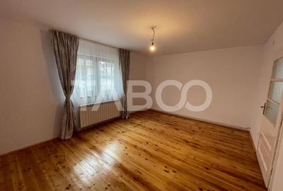 Casa individuala 2 camere renovata complet cu garaj si curte Lazaret - 4