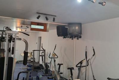 Casă cu 4 camere cu Teren 700 Mp în Central - 3