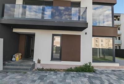 Casă cu 3 camere cu Teren 335 Mp în Central