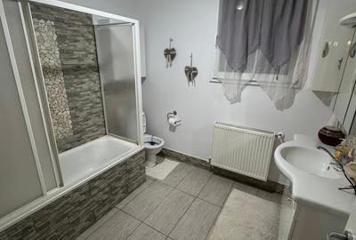 Casă cu 5 camere cu Garaj în Cârcea - 18