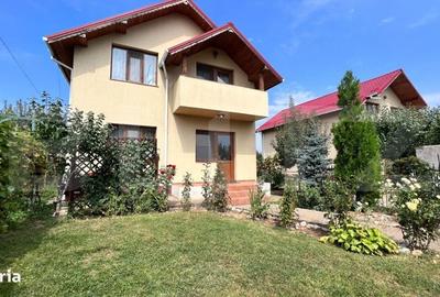 Casă cu 4 camere în Calea București - 2