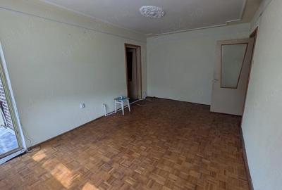 Apartament cu 3 camere semidecomandat în Viziru 1 - 3