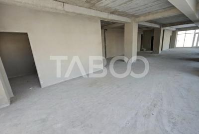 Spatiu Comercial 138 mp utili cu 8 locuri de parcare - Vitrina 13 m - 3