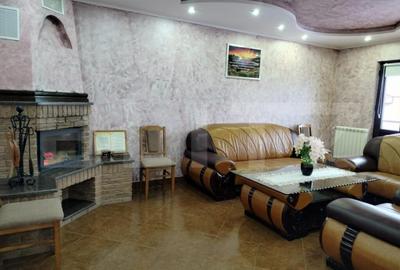 Casă cu 5 camere cu Teren 1200 Mp în Central - 4