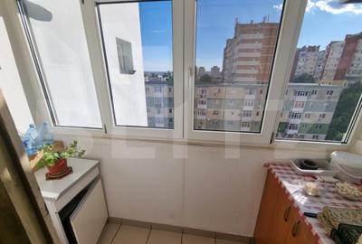 Apartament de vanzare, cu 3 camere, 64 mp, zona Craiovita No - 13