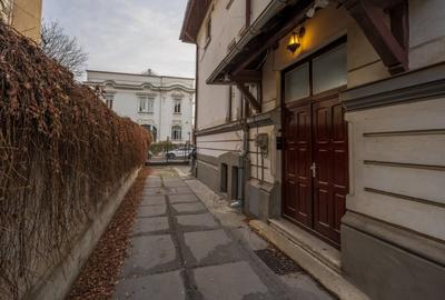 Birou, de 82.889999389648 mp, în Central - 11