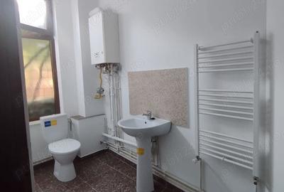 Spațiu comercial, de 200 mp, în Central - 3