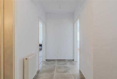 Apartament cu 4 camere decomandat, mobilat în Tractorul - 21