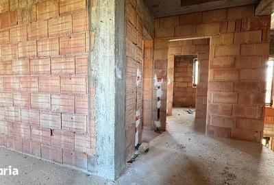 Casă cu 5 camere cu Teren 250 Mp în Giroc