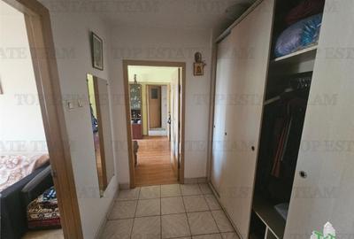 Apartament cu 3 camere semidecomandat, mobilat în Păcii - 2