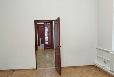 Casă cu 4 camere decomandat cu Teren 325 Mp în Ultracentral - 2