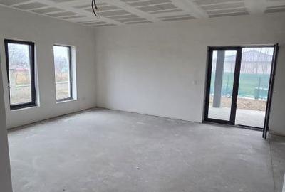 Casă cu 3 camere cu Teren 450 Mp în Lazuri