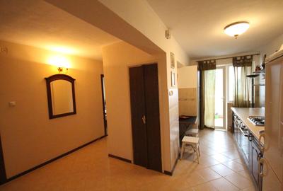 Apartament cu 3 camere decomandat, mobilat în Circumvalațiunii - 48