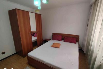 Apartament cu 3 camere decomandat în Micro 11 - 13