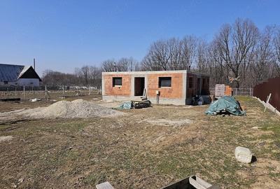 Casă cu Teren 1456 Mp în Central - 1