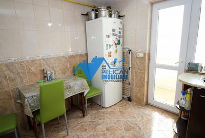 Apartament cu 3 camere decomandat, mobilat în Central